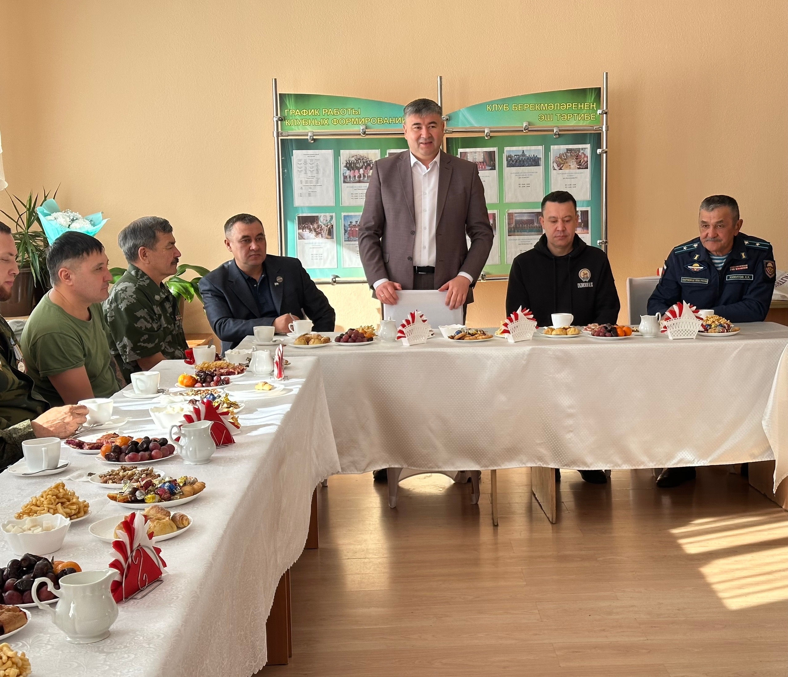 Район башлығы яугирҙәр менән осрашты