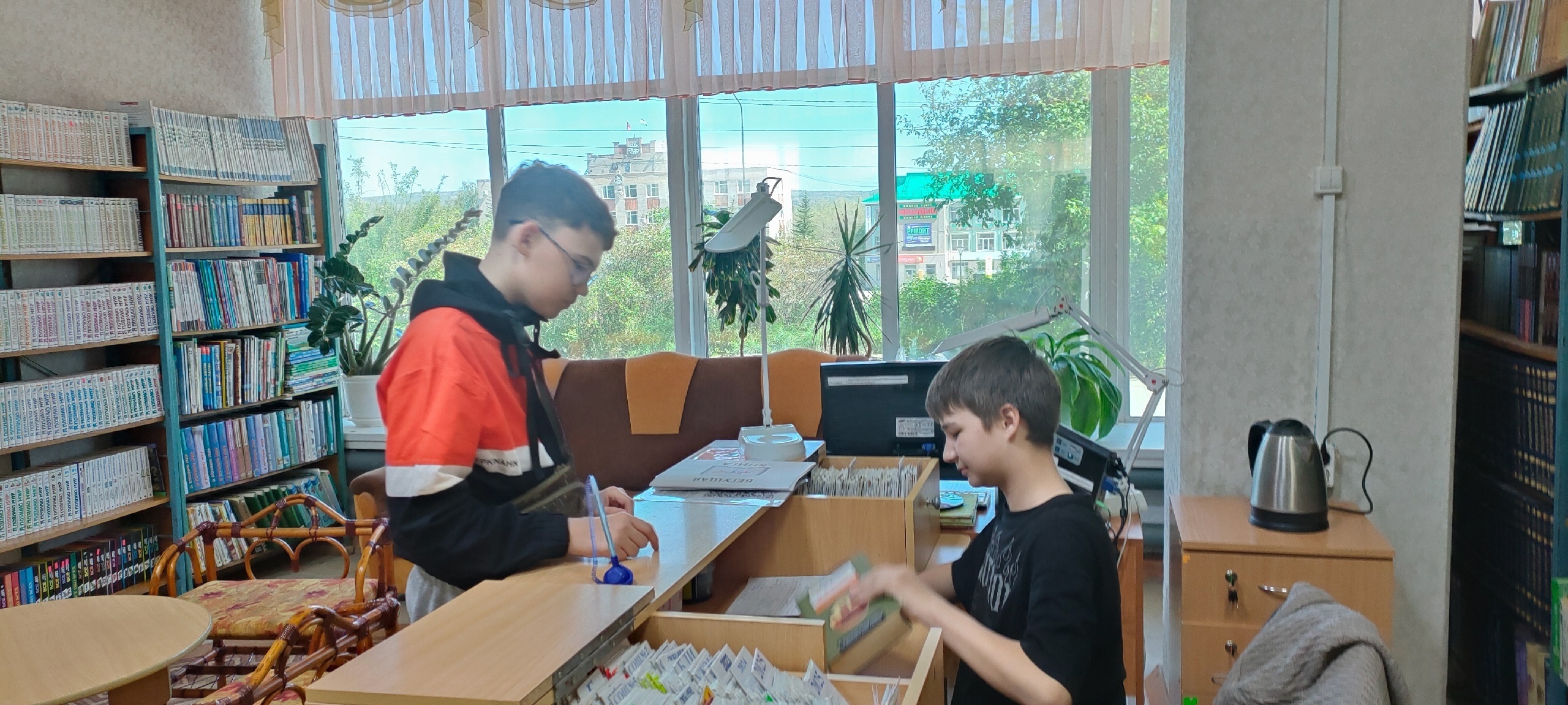 Китапханала бер көн