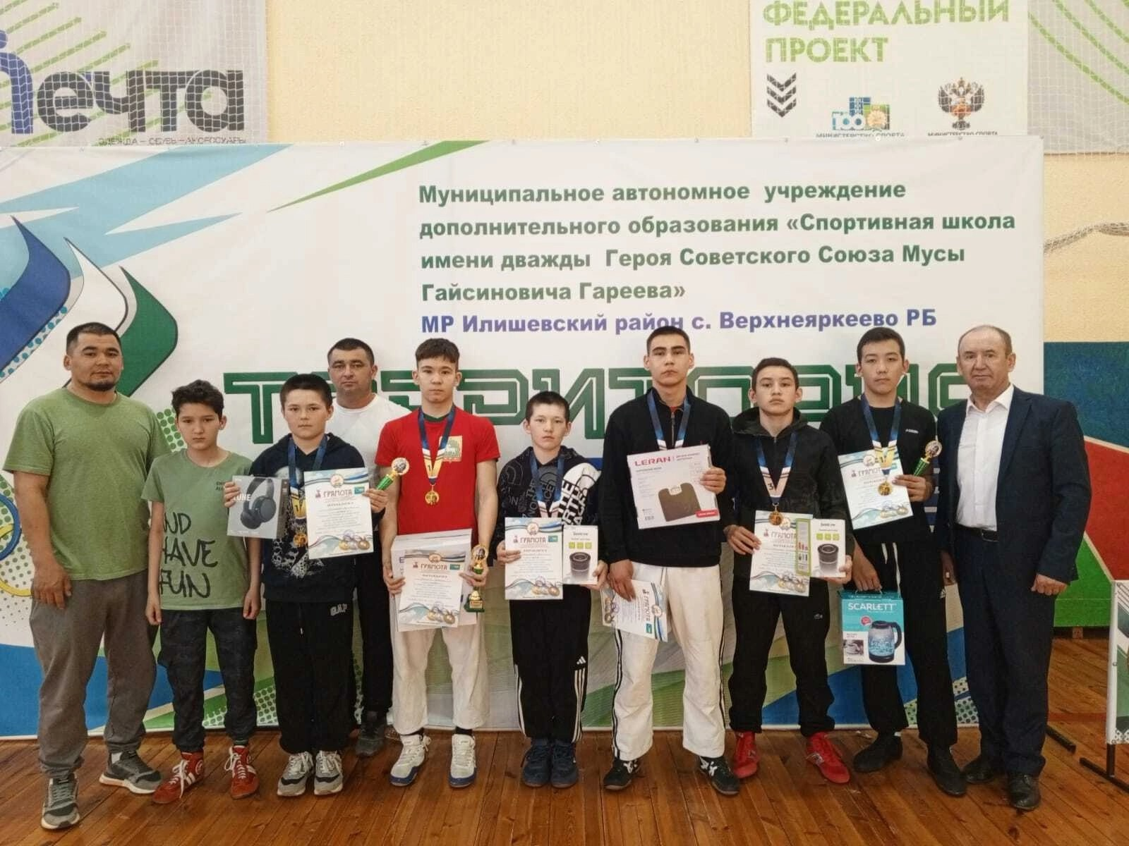 Көрәшселәрҙең сираттағы еңеүе