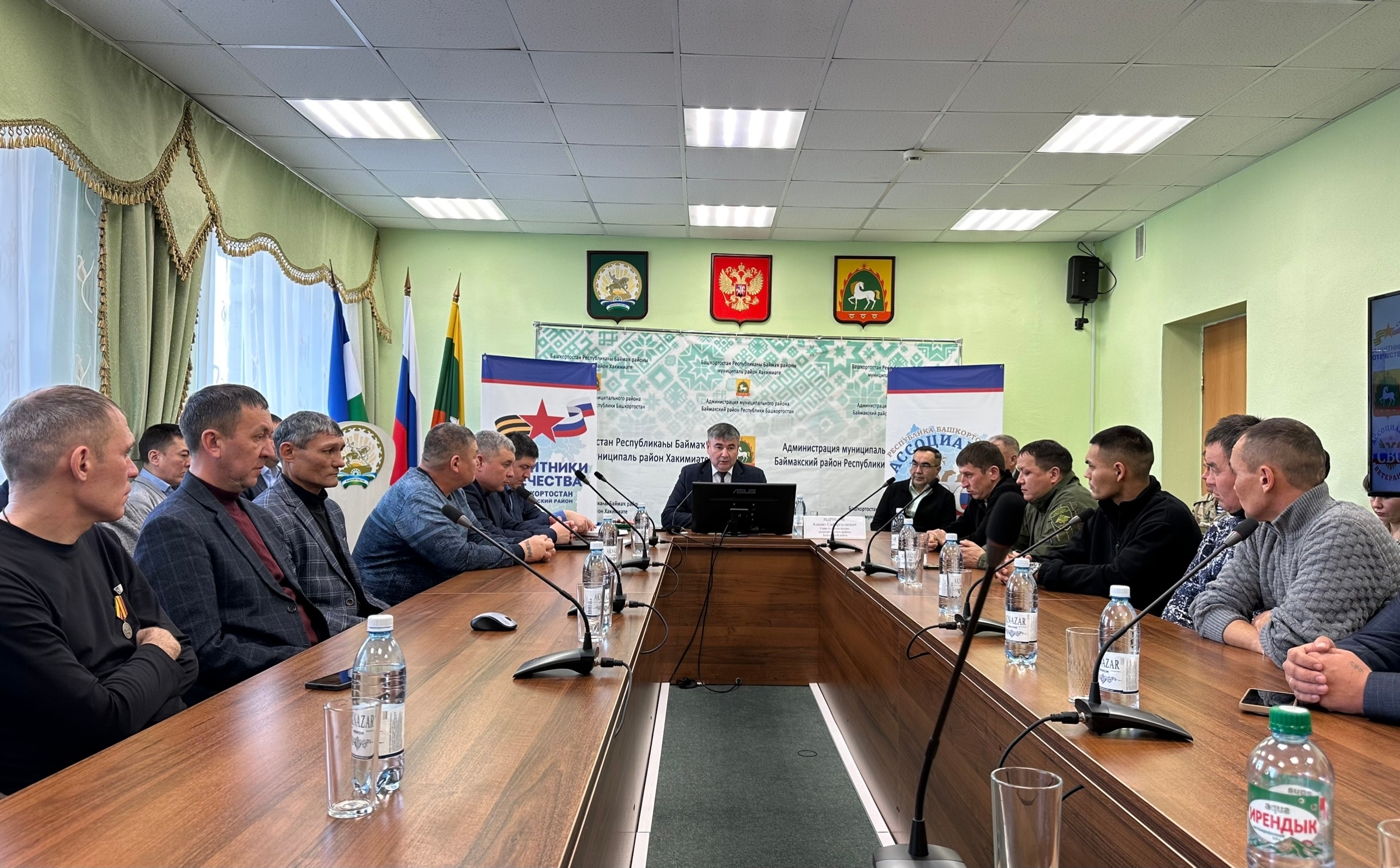 Күҙгә-күҙ ҡарашып