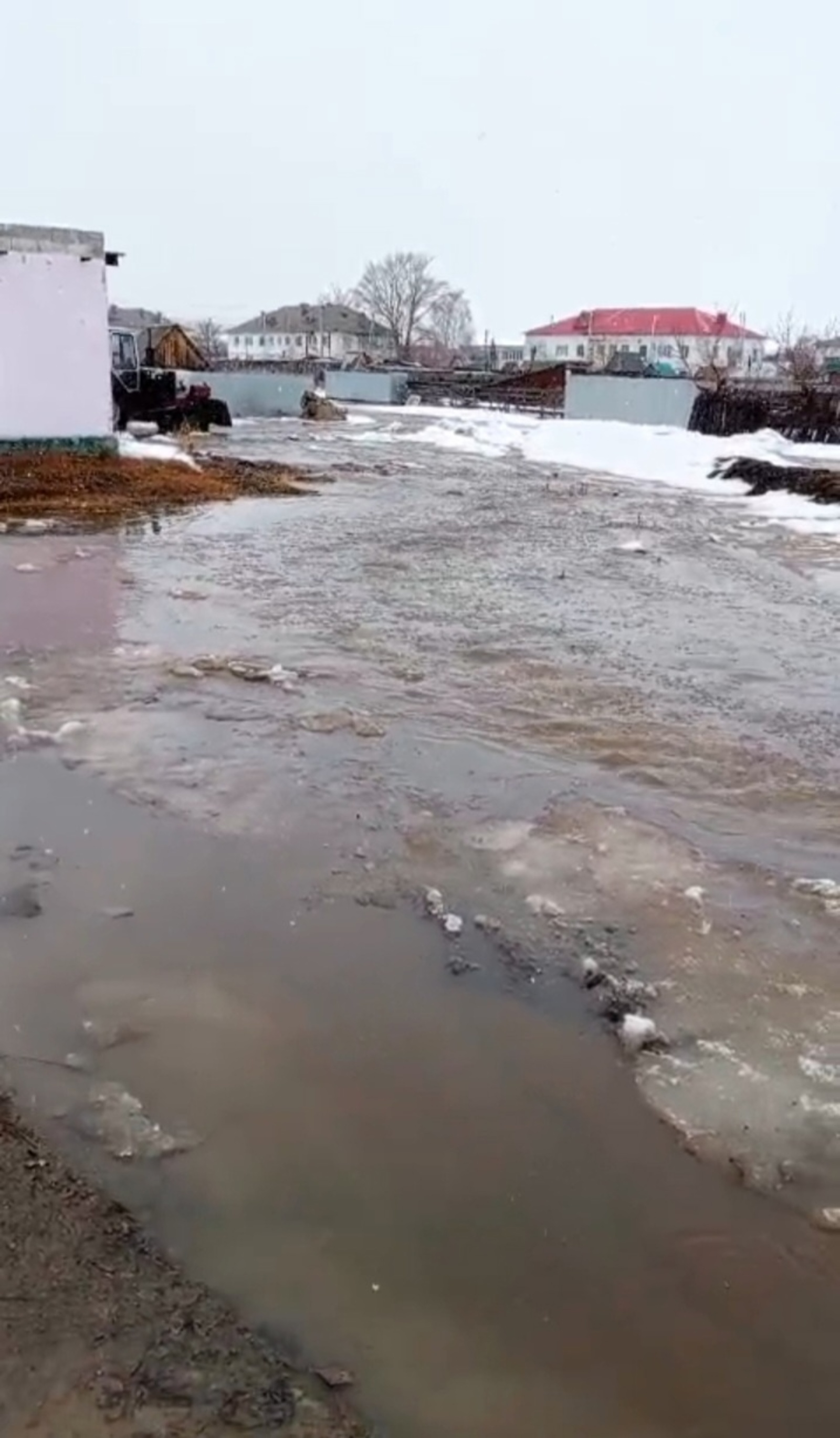 Ташҡынға ҡаршы саралар күрелә