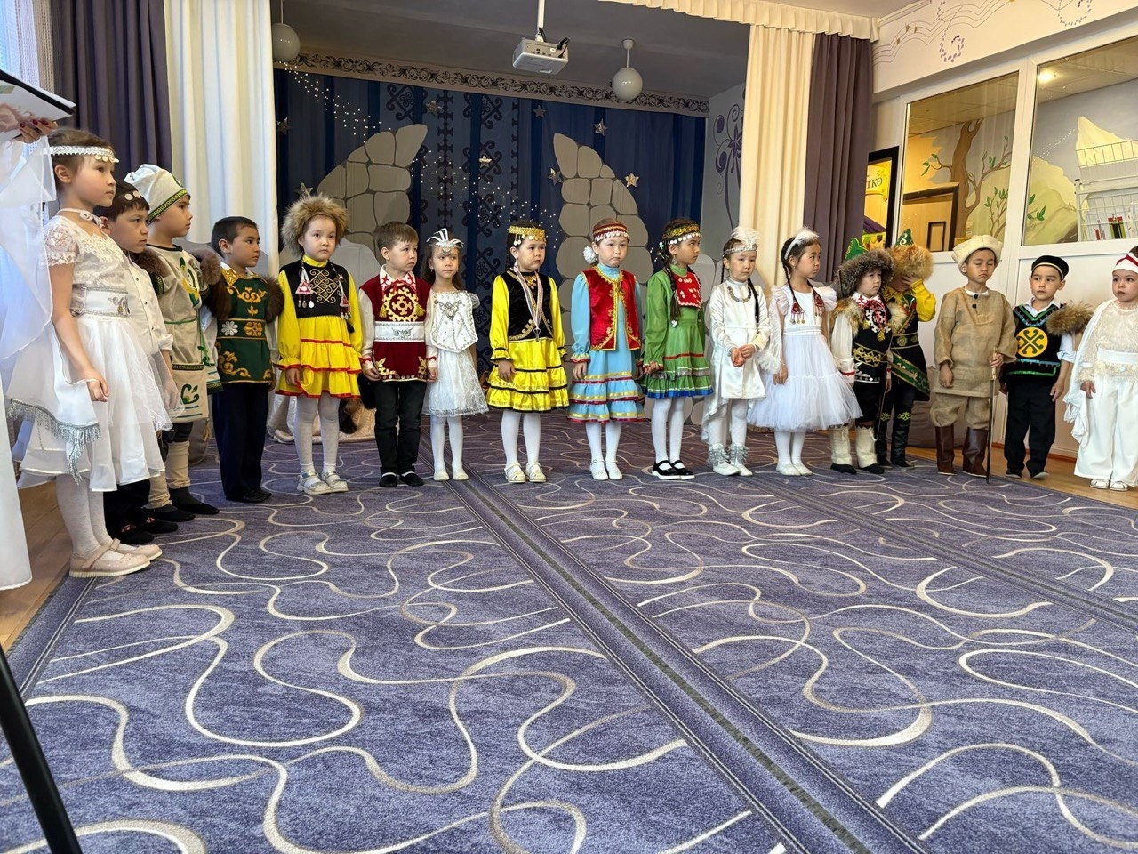 Кескәйҙәр "Урал батыр" эпосын һөйләне