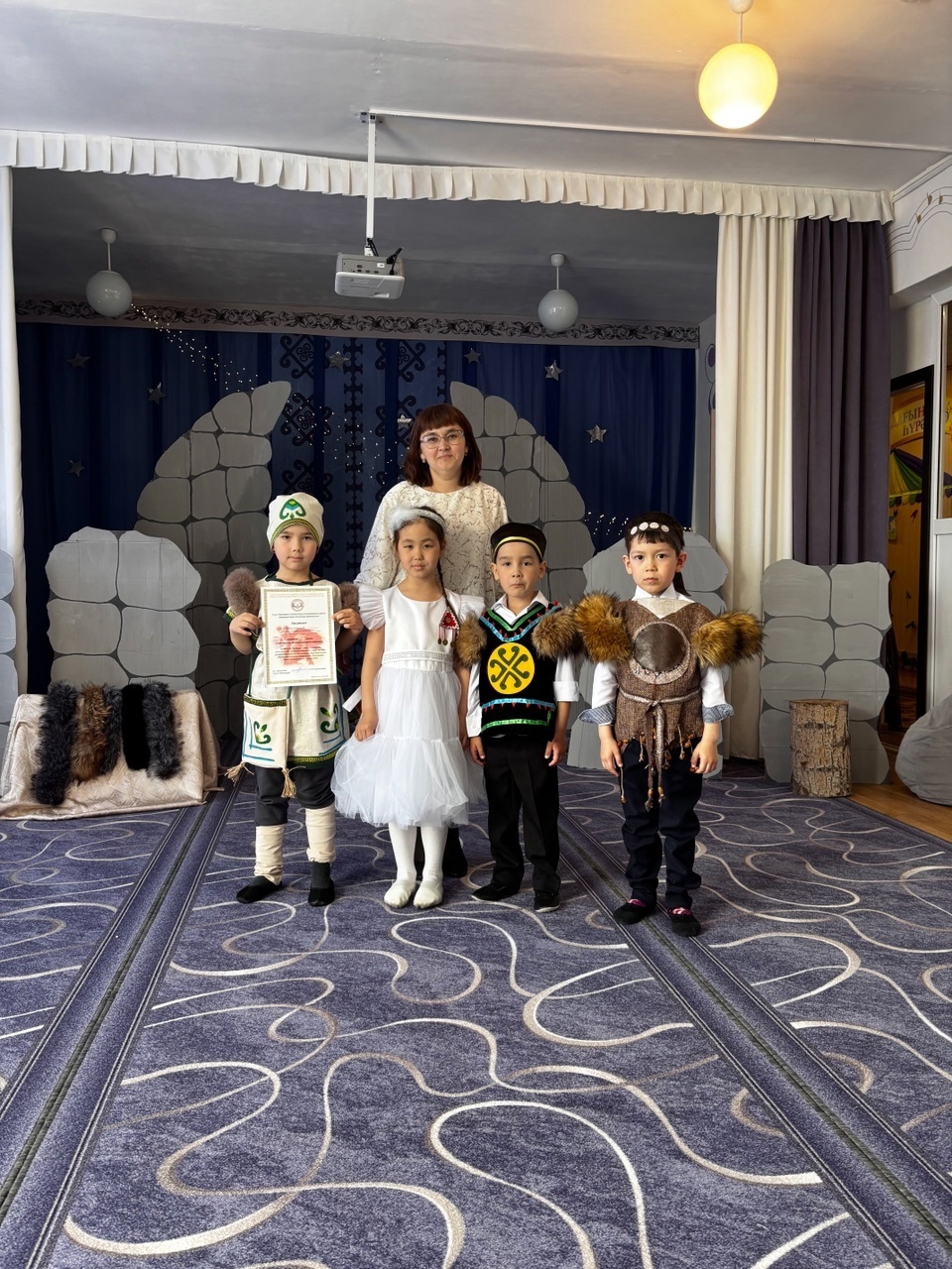 Кескәйҙәр "Урал батыр" эпосын һөйләне