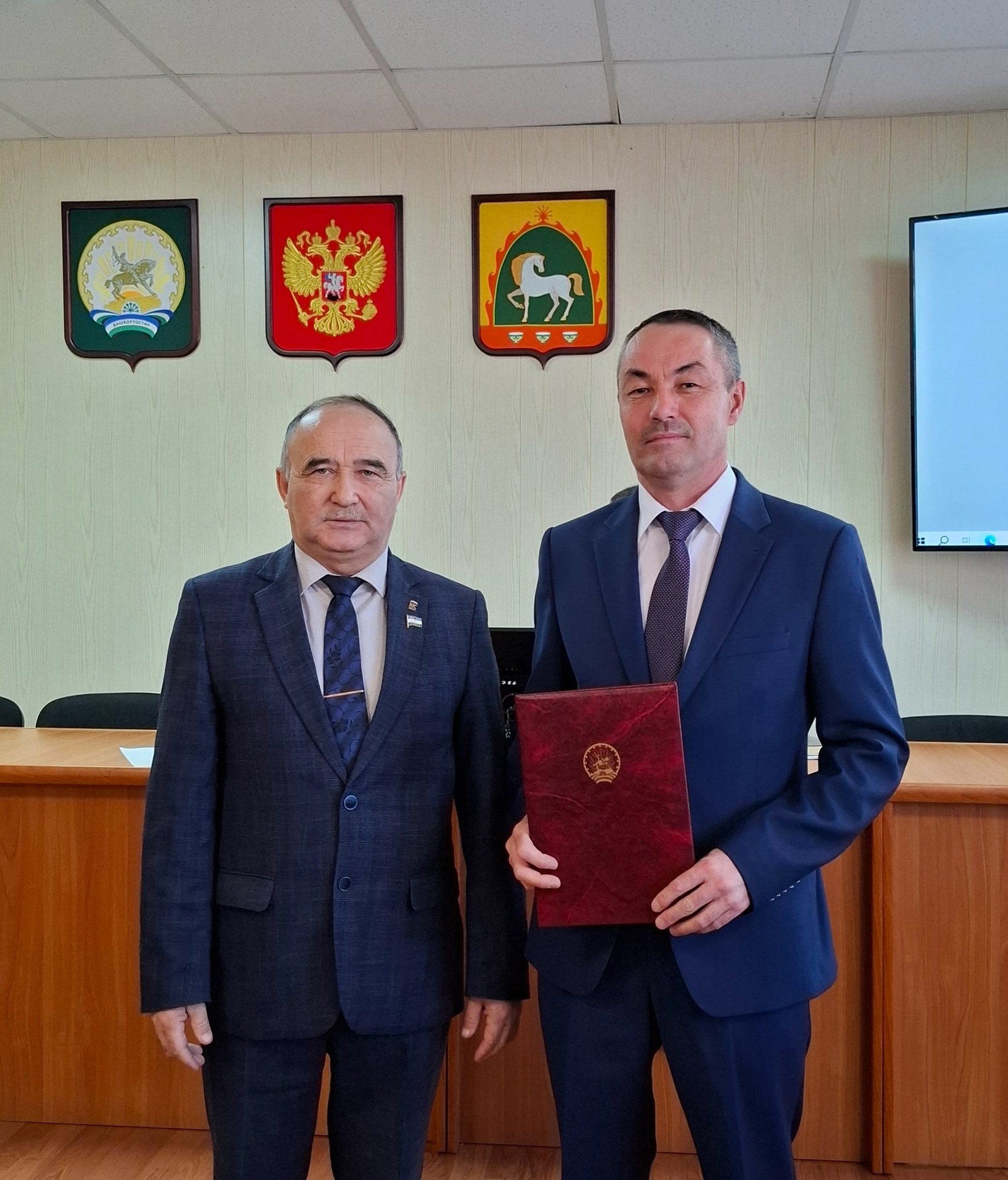 Бөгөн - урындағы үҙидара хеҙмәткәрҙәре көнө