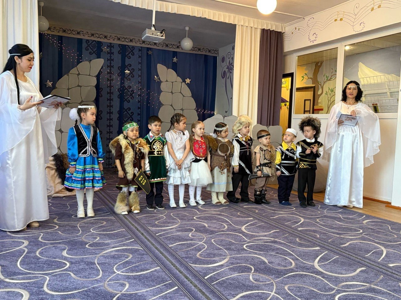 Кескәйҙәр "Урал батыр" эпосын һөйләне