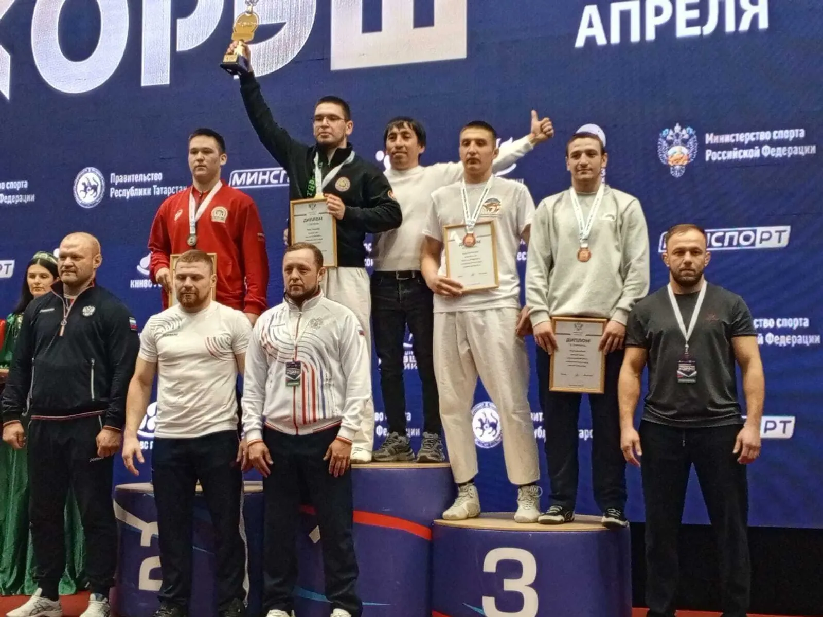 Көрәшселәрҙең сираттағы еңеүе