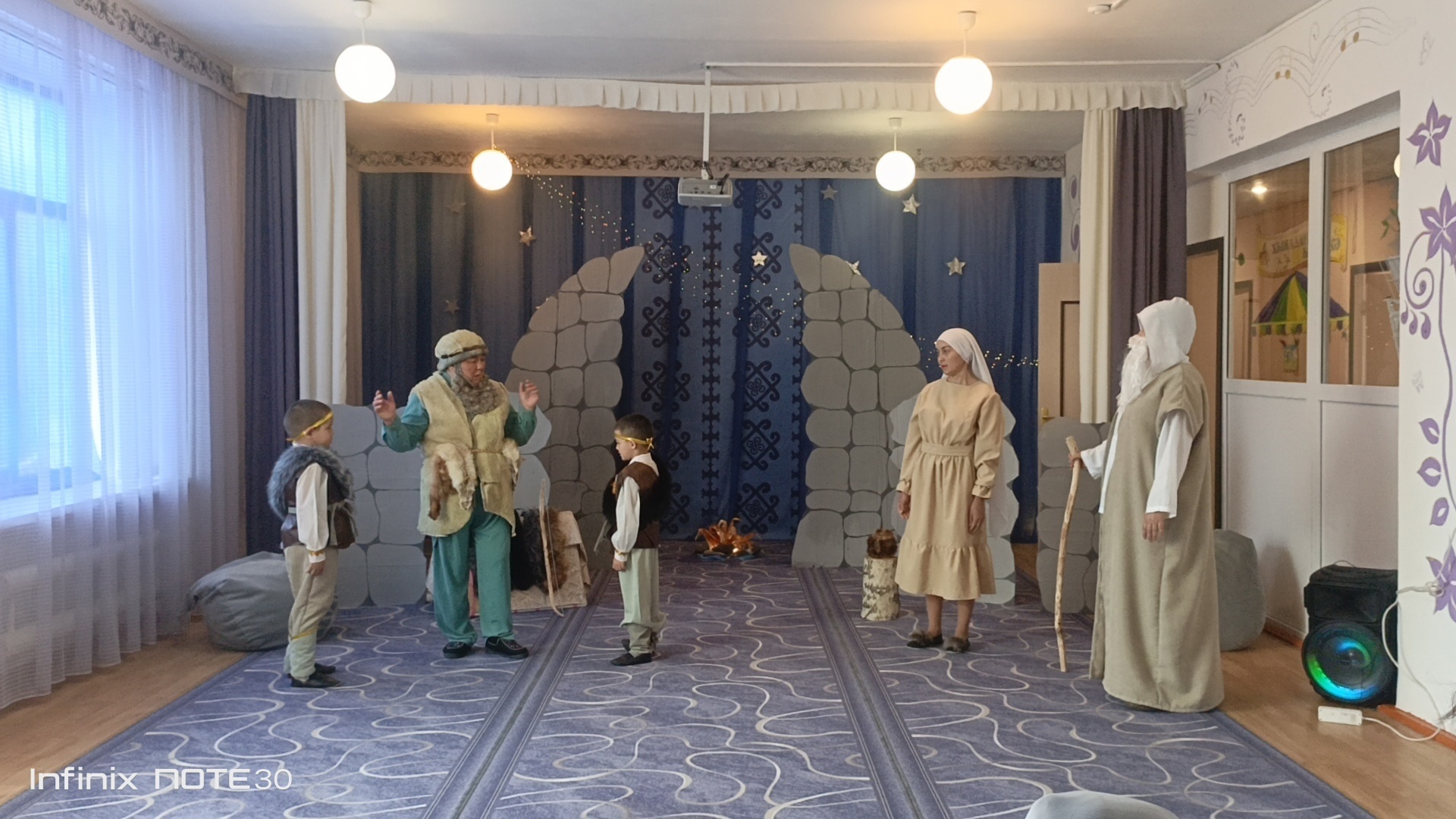 Кескәйҙәр "Урал батыр" эпосын һөйләне