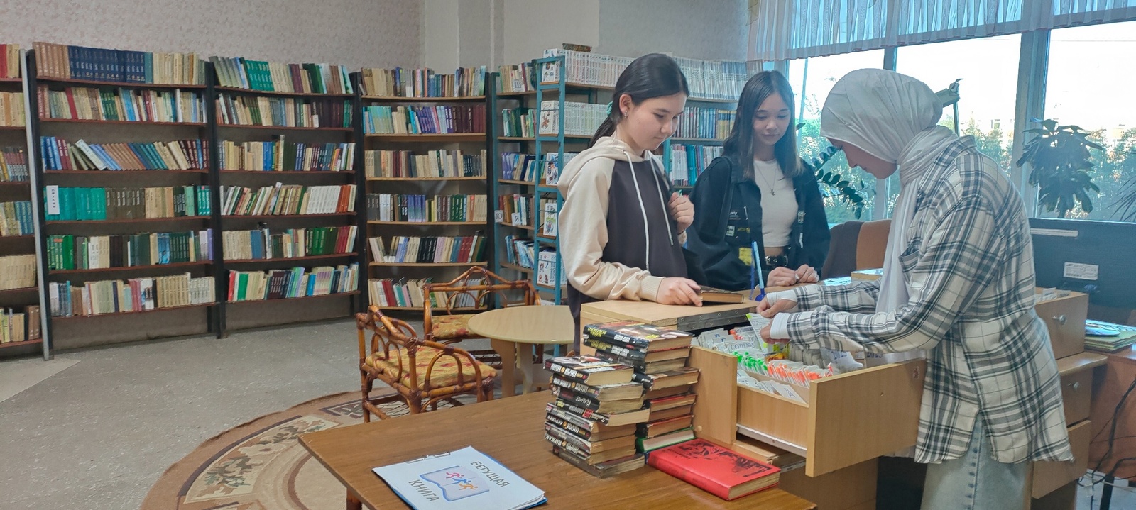 Китапханала бер көн