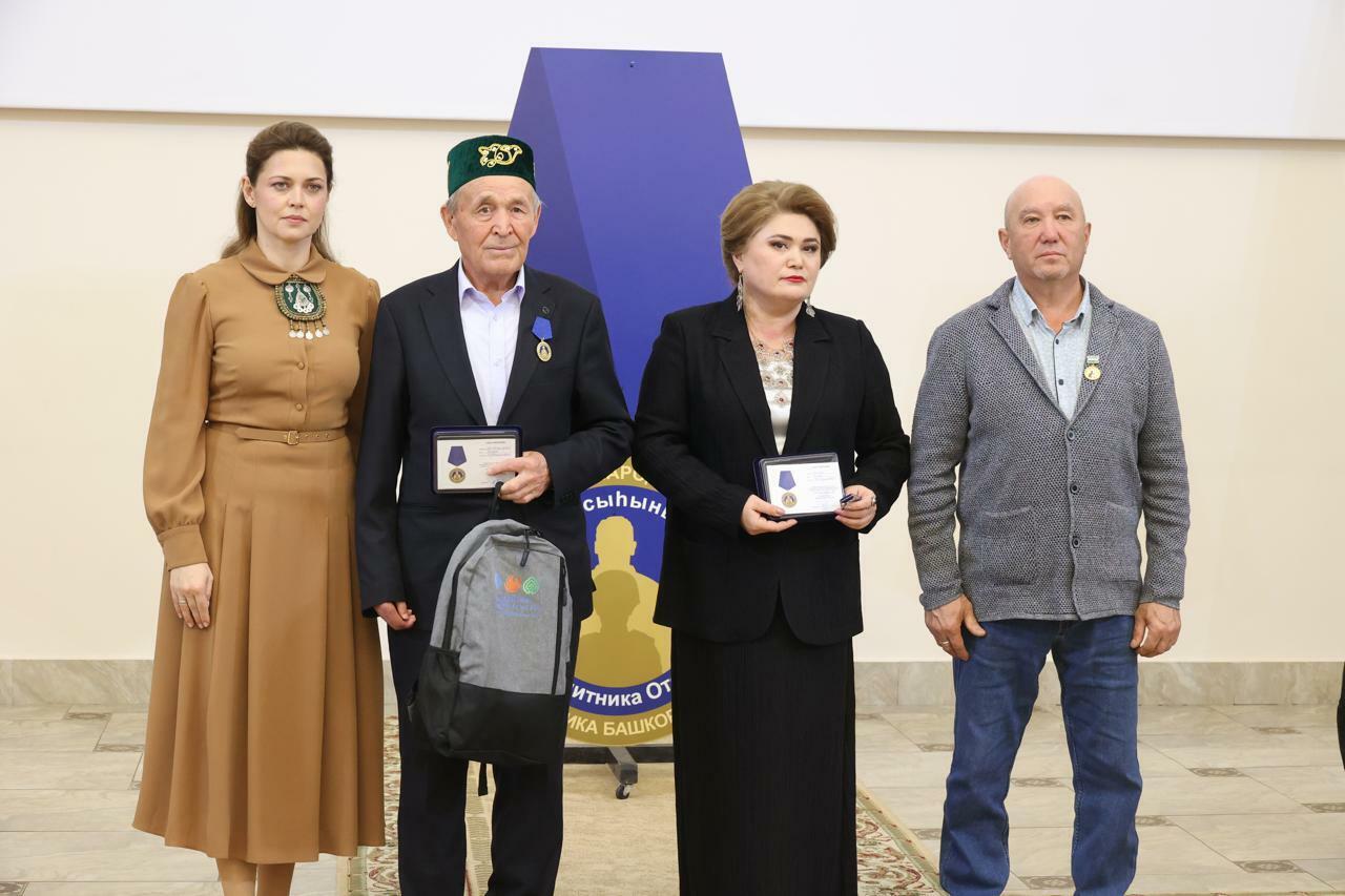 19 атайға миҙал тапшырылды